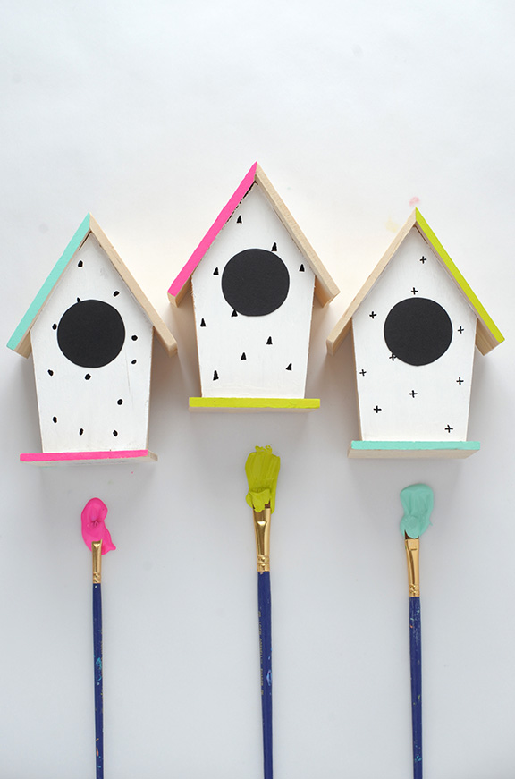 make these modern DIY hand-painted bird houses on aliceandlois.com