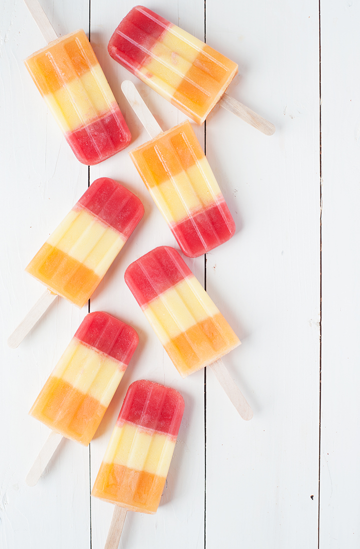 The perfect summer treat – homemade fruit popsicles with watermelon, pineapple and cantaloupe /  aliceandlois.com