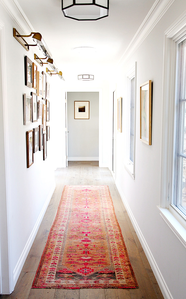 white-walls-colorful-rug-hallway