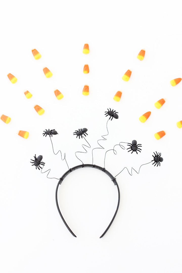 Make this super simple spider headband for Halloween! 