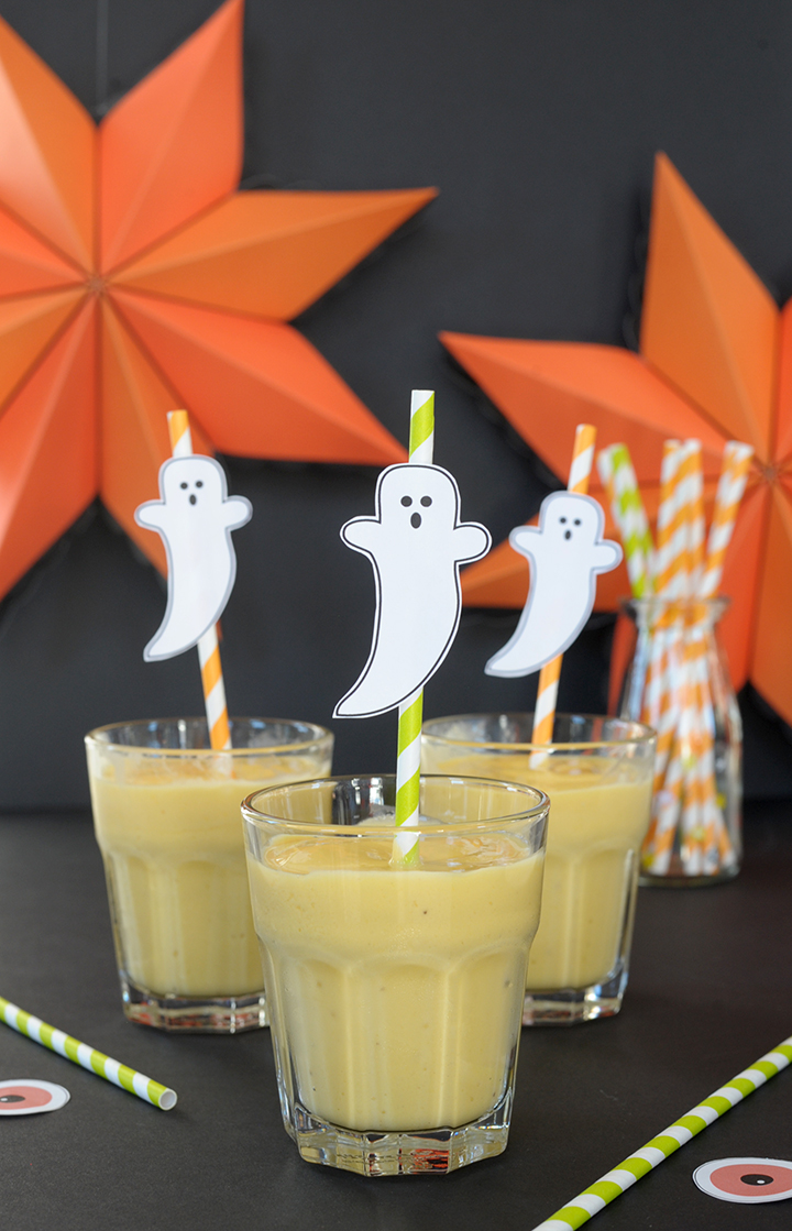 Halloween smoothie recipe and free ghost straw topper printable