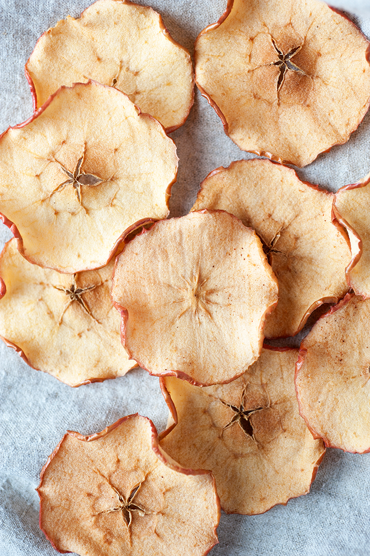 Try this simple and healthy baked apple chip recipe.