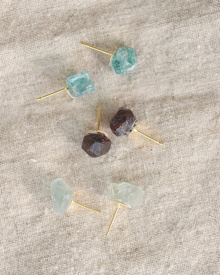 Learn how to make these super simple DIY raw stone earrings in under five minutes!