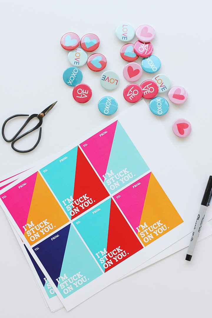Valentine Button with I'm Stuck On You free printable | alice & lois