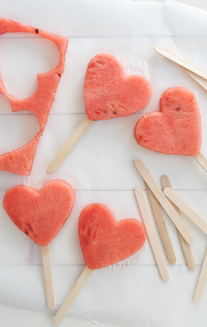 Such an easy and healthy Valentine treat for kids. 