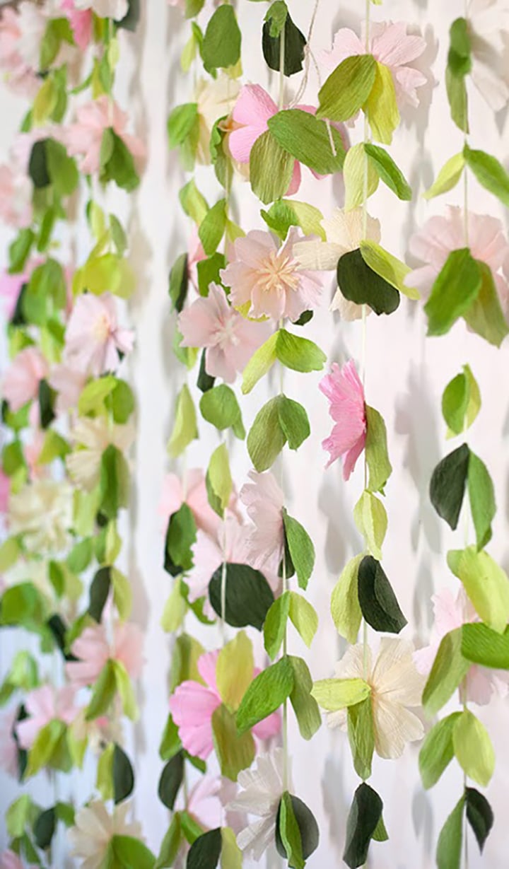 Tutorial for this gorgeous DIY paper flower backdrop