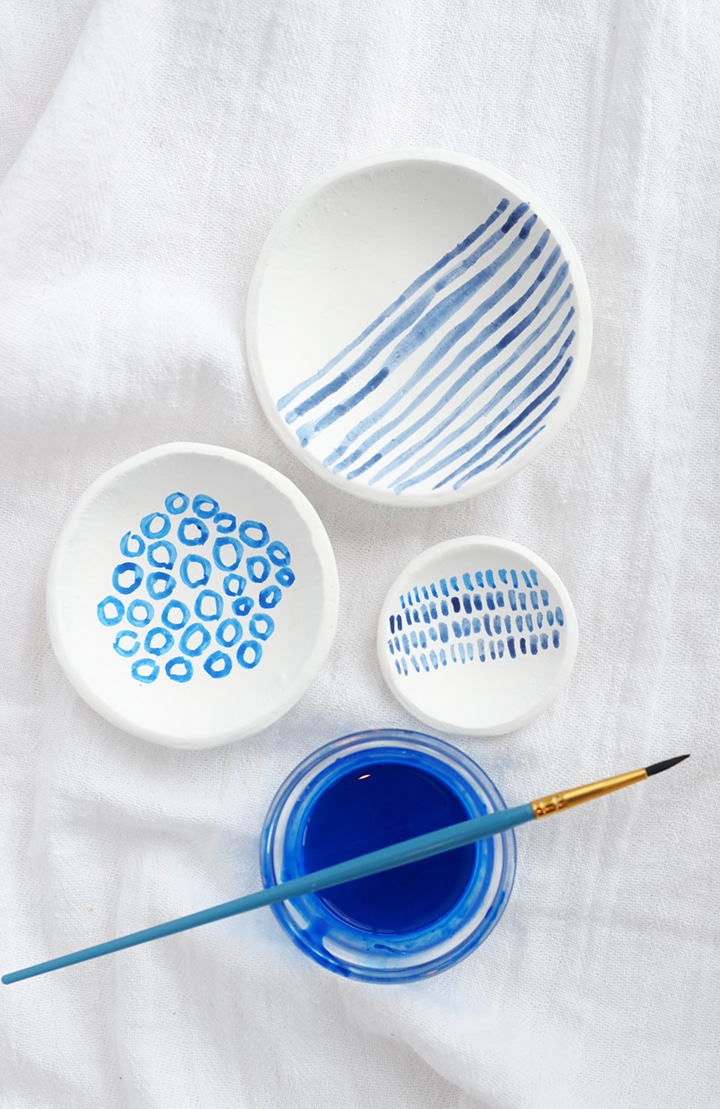 Click here for a detailed tutorial for the air dry clay bowls.