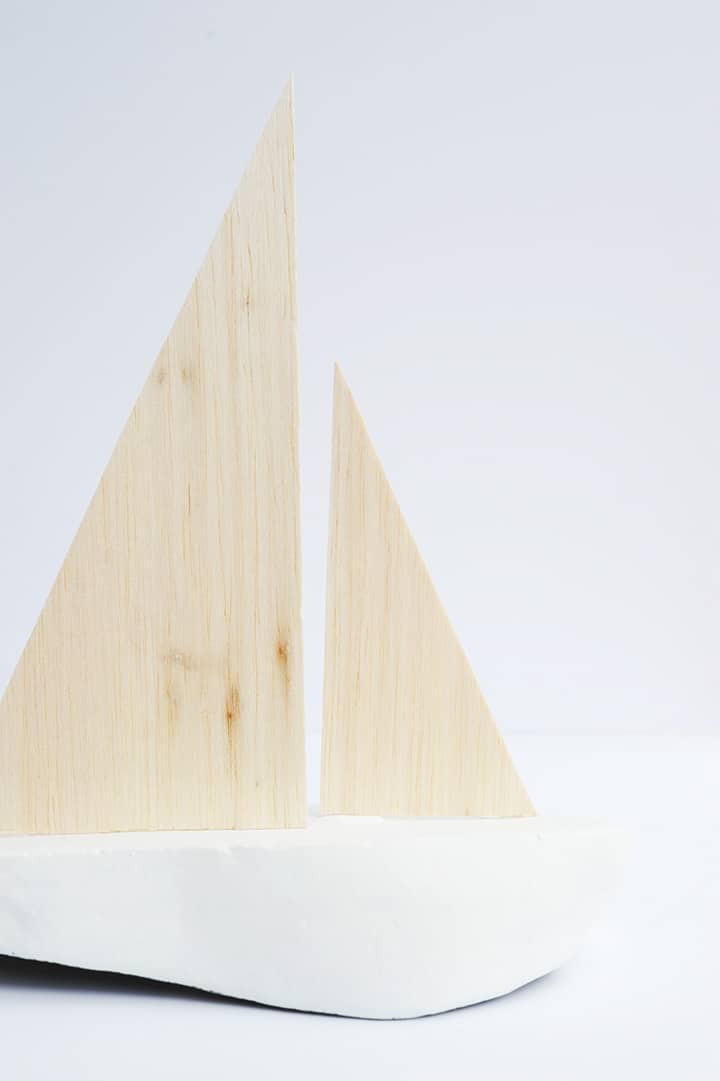 Make this DIY modern decorative sailboat in four easy steps!