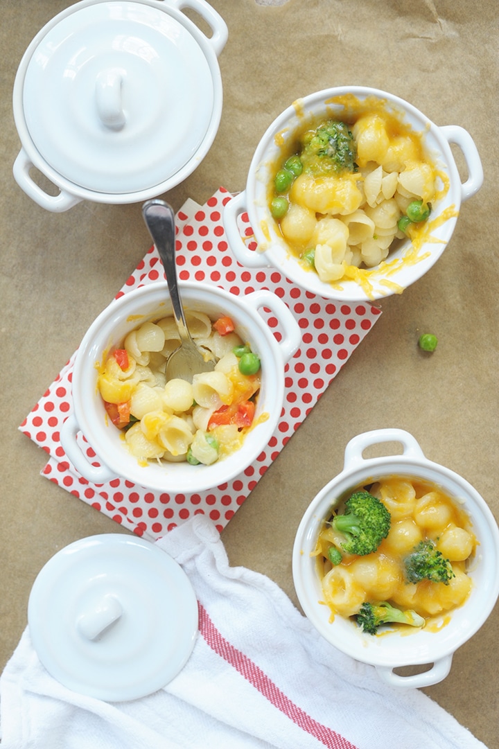 A fun recipe for an easy weeknight meal – Mini Mac and Cheese Casseroles!
