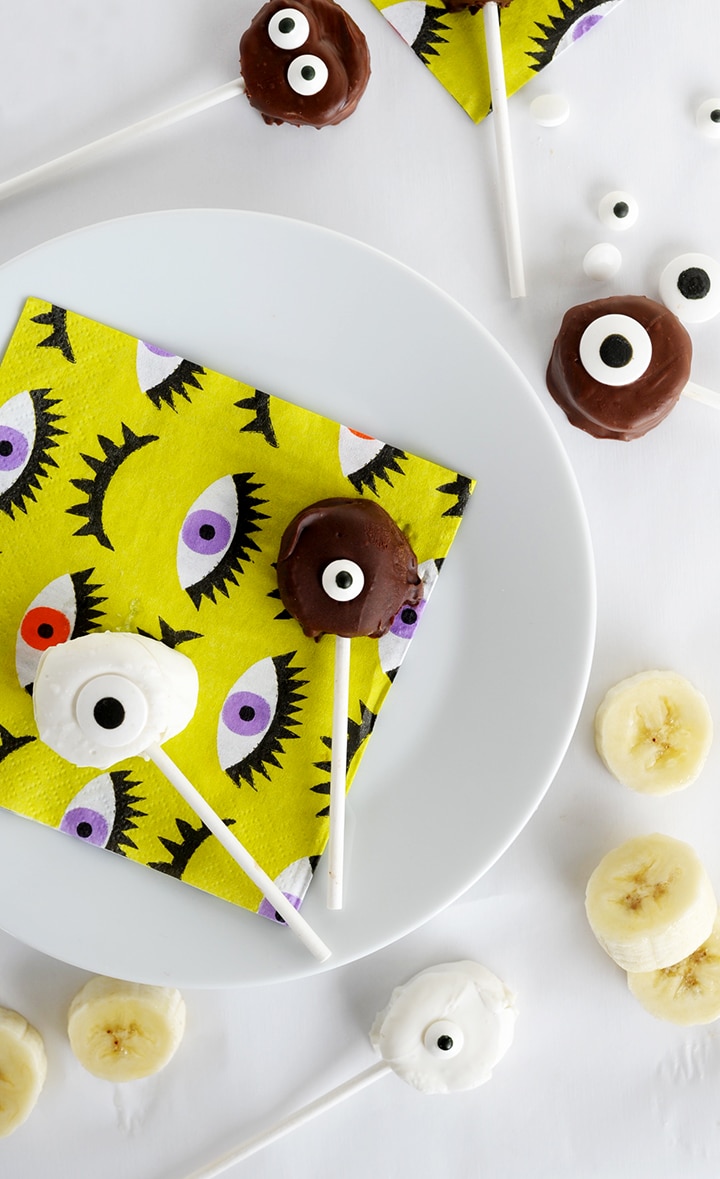 A simple and healthy Halloween treat – Frozen Monster Banana Bites recipe.
