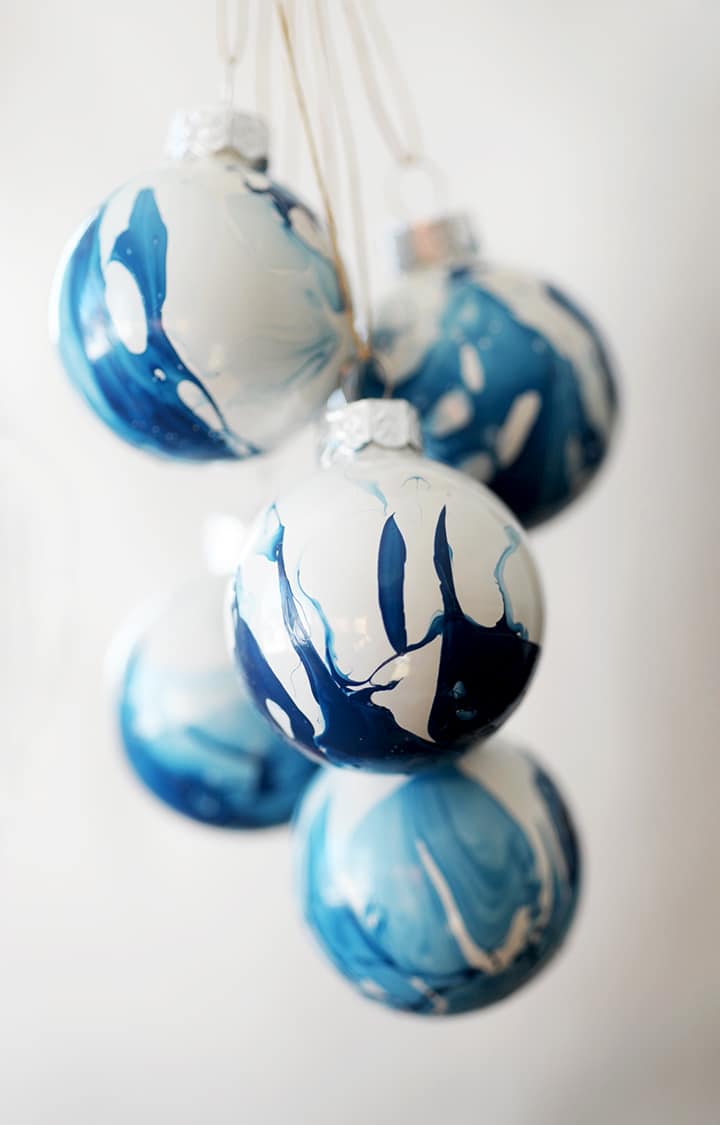 In just five minutes, you can make these DIY Indigo Marbled Ornaments!