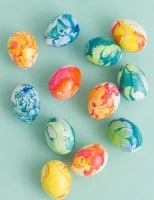DIY Colorful Marbled Easter Eggs