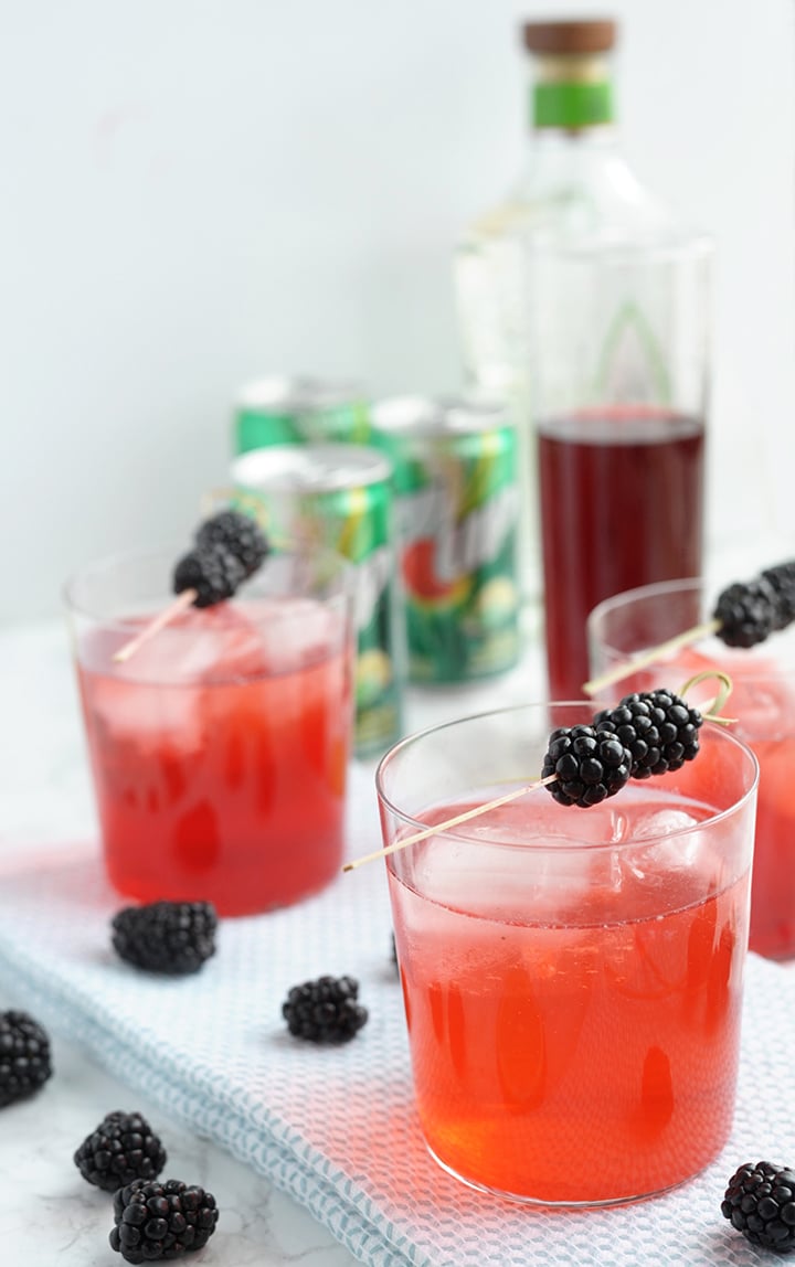 The perfect drink for a summer party – the Blackberry Tequila Cocktail!
