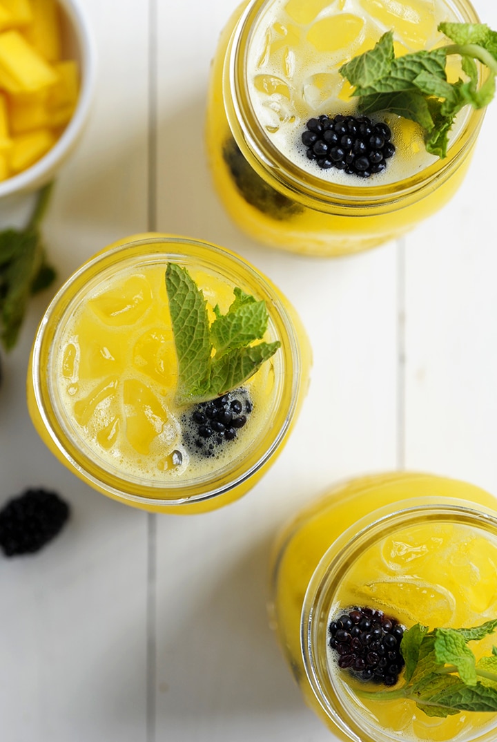 Love making these Mango Blackberry Vodka Cocktails for summer parties in mason jars!