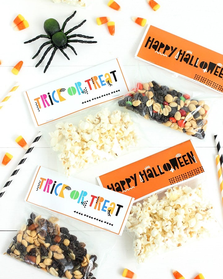 Print this Halloween snack bag topper for your kids Halloween party!