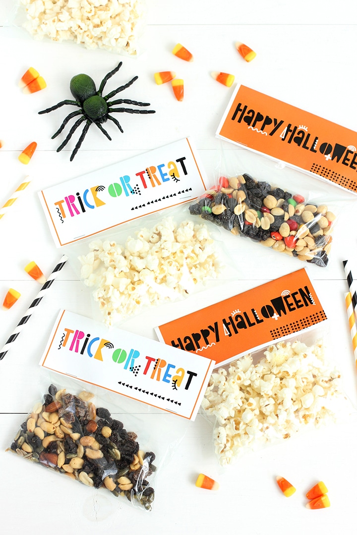 Print this Halloween snack bag topper for your kids Halloween party!