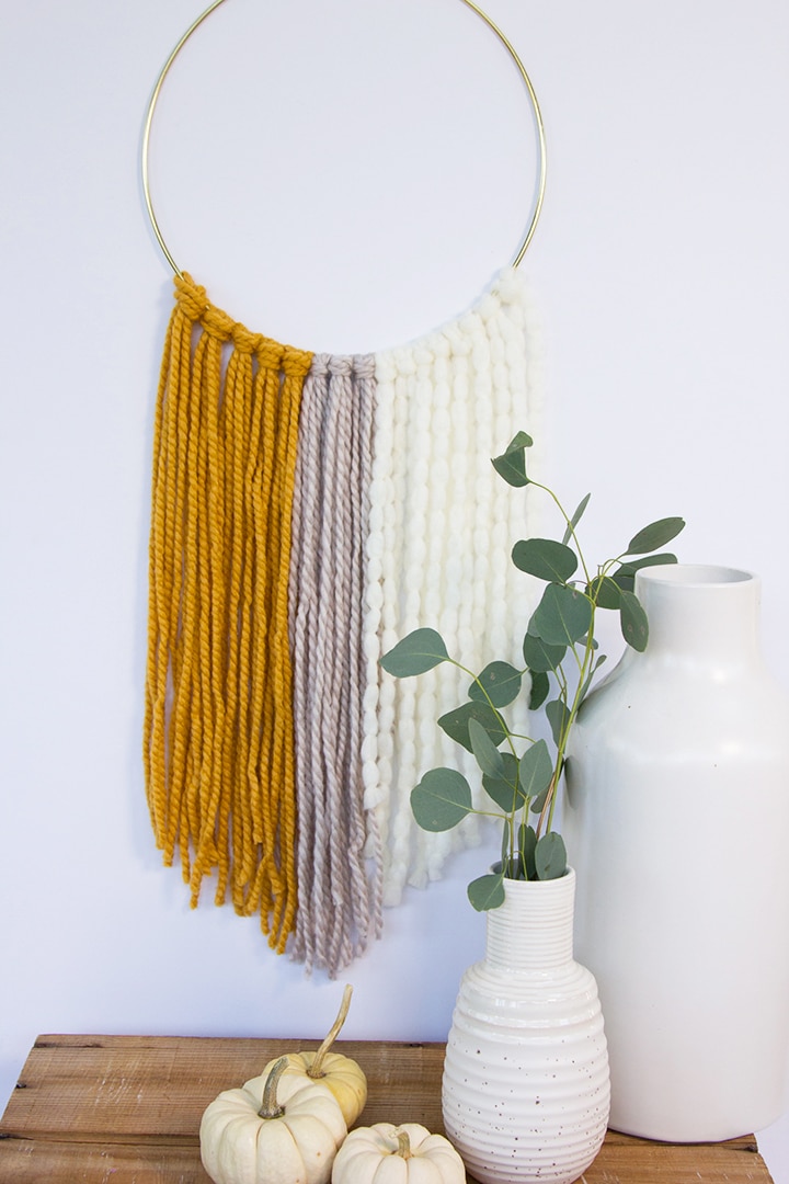 DIY Simple Yarn Wall Hanging