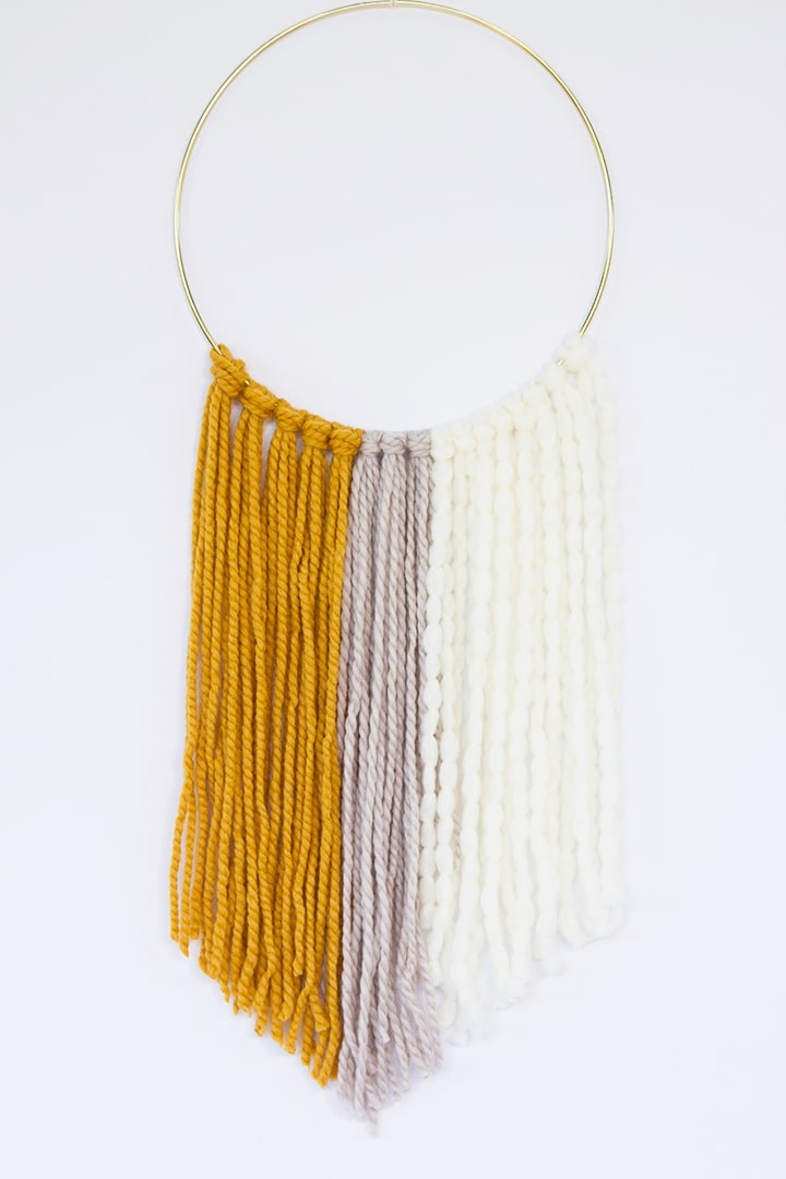 Make this simple yarn wall hanging 