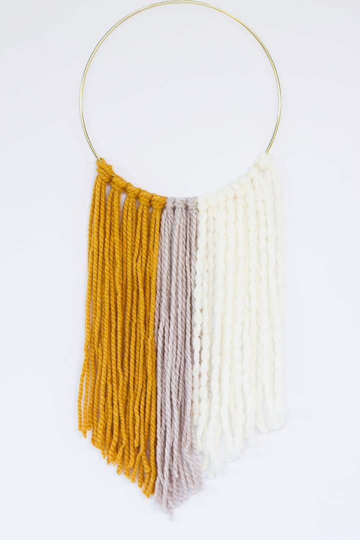 DIY Simple Yarn Wall Hanging