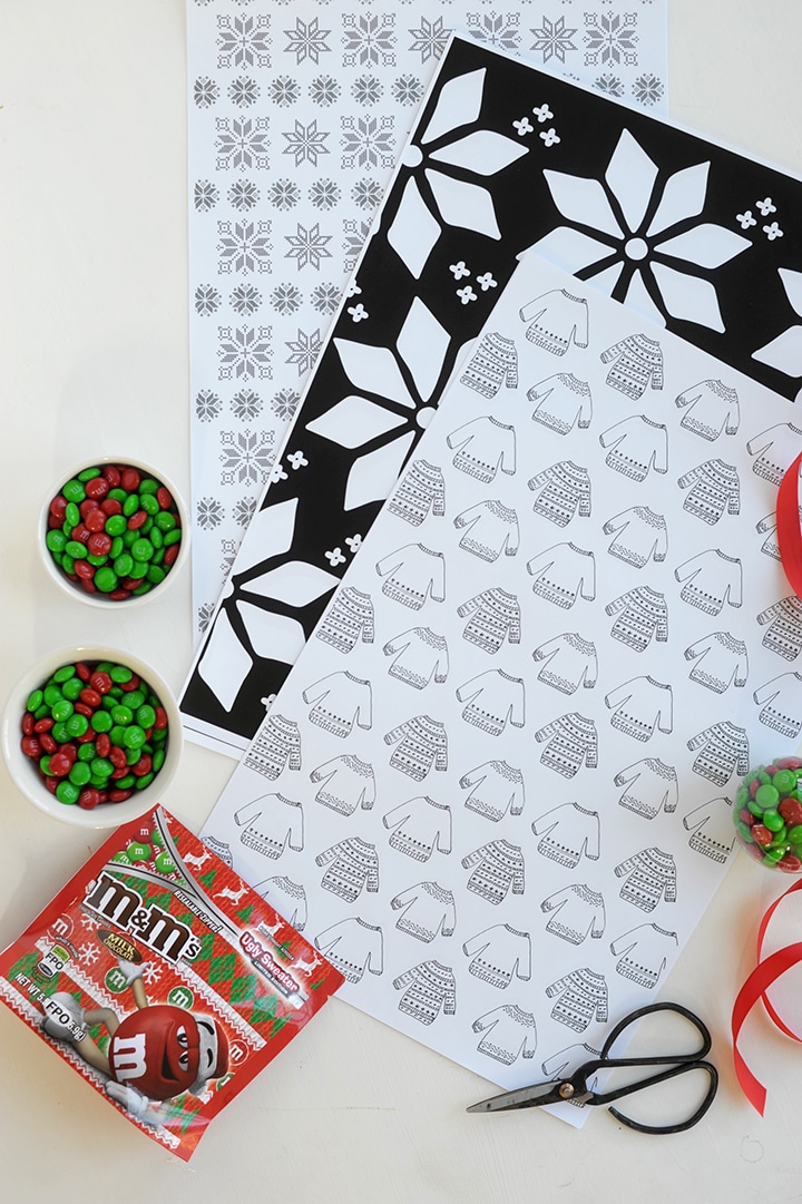 Free Printable Holiday Sweater Wrapping Paper! #freeprintable #holiday