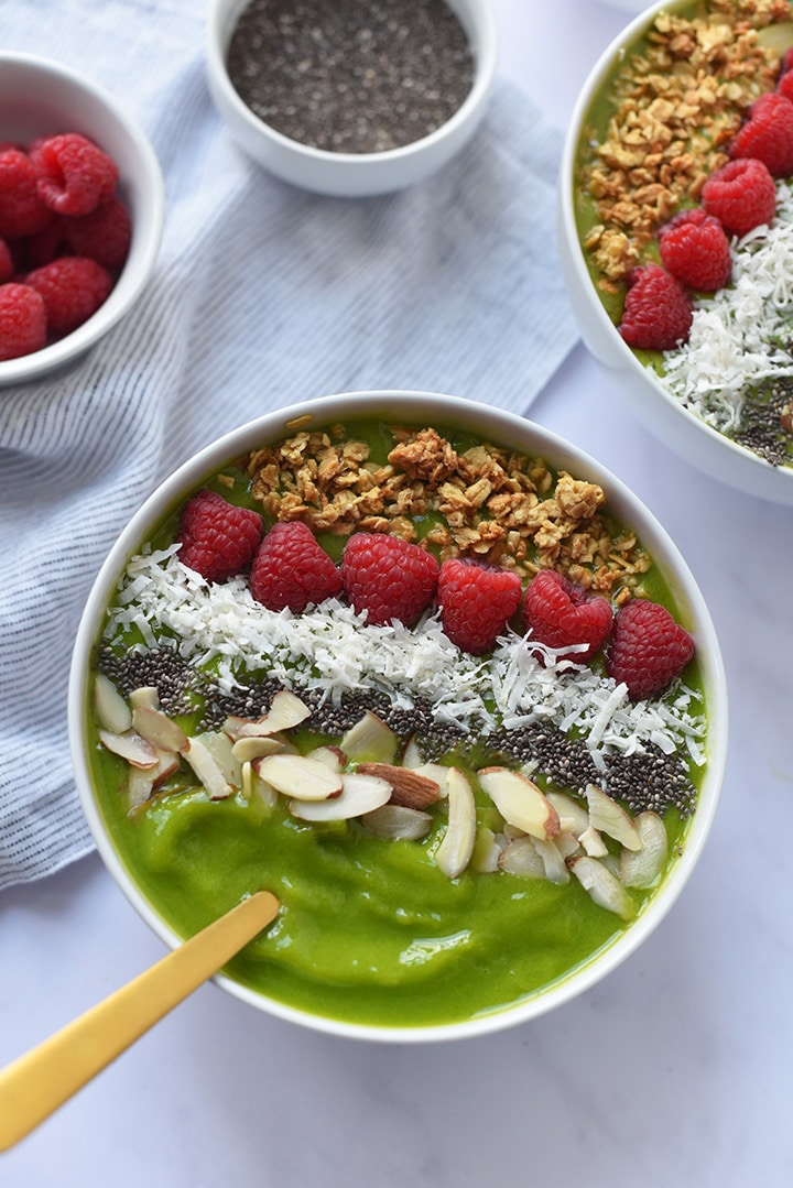 Start your morning off right with this Green Smoothie Bowl Recipe!