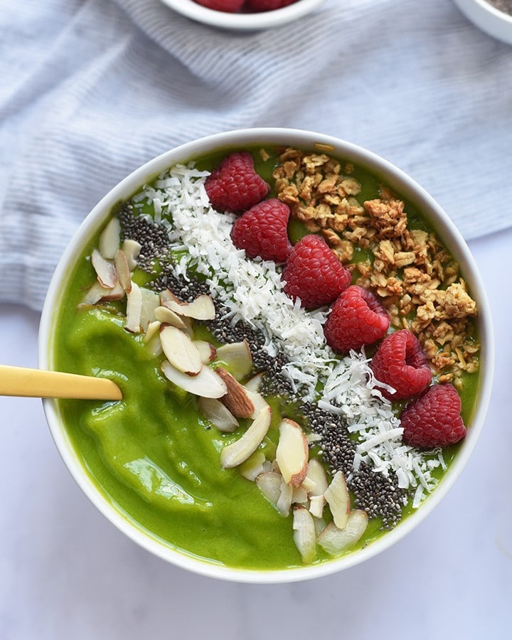 The perfect way to start off the morning with this Green Smoothie Bowl Recipe!