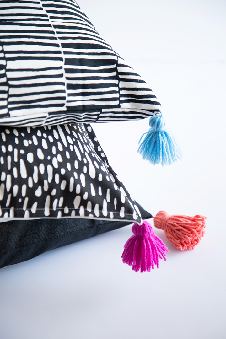 Ikea Hack – add handmade chunky yarn tassels 