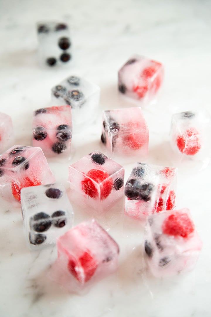 berry filled ice cubes - Partnered with #pintsandplates to share summer entertaining ideas! “INTENDED FOR 21+”