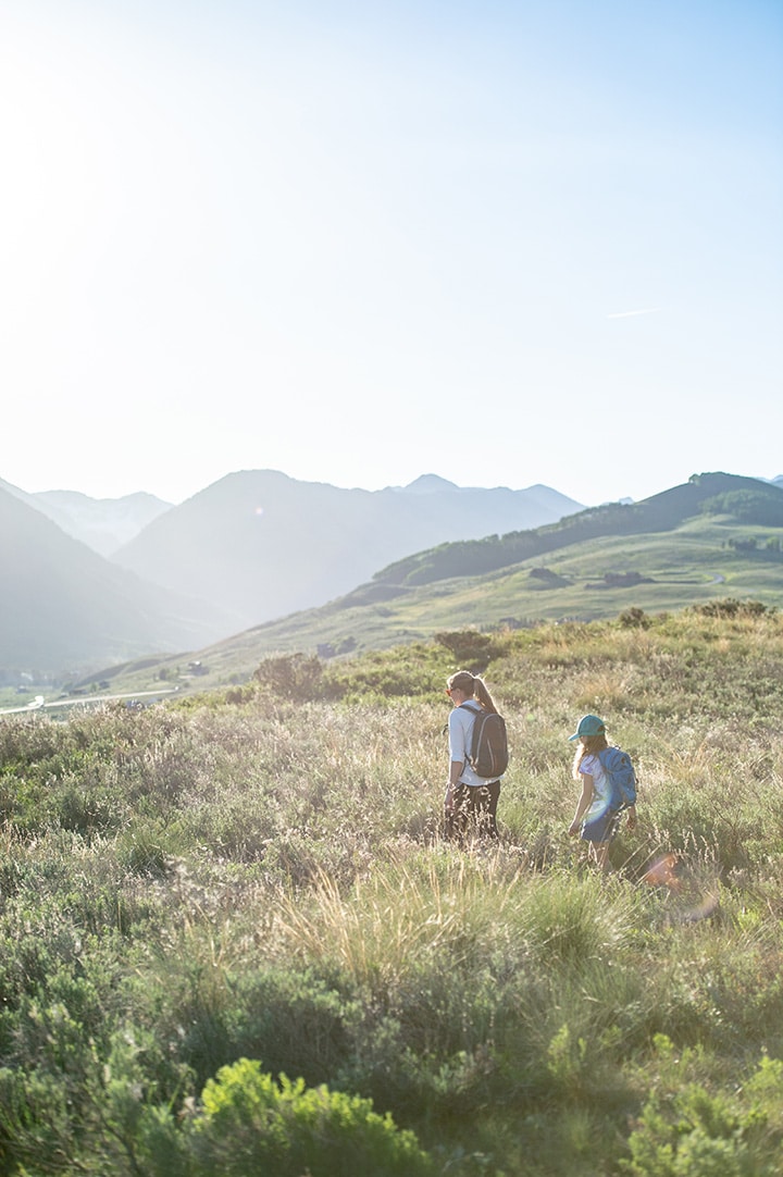 Tips for Hiking with Kids and Free Nature Scavenger Hunt Printable