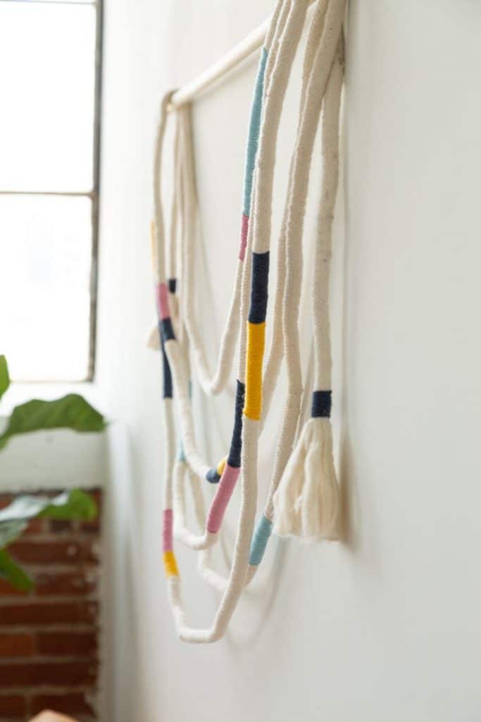 DIY Wrapped Rope Wall Hanging using cotton cording and yarn #DIY #wallhanging