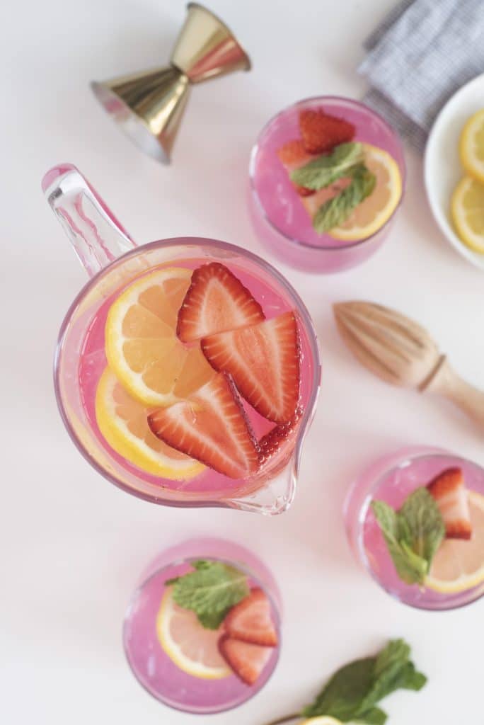 Kiwi Strawberry Vodka Lemonade Pitcher Drink Recipe #cocktails #pitcherdrinks