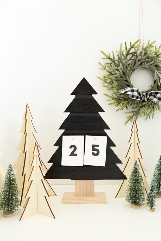 DIY Christmas Countdown Wood Tree #christmascraft #DIY #holidayDIY