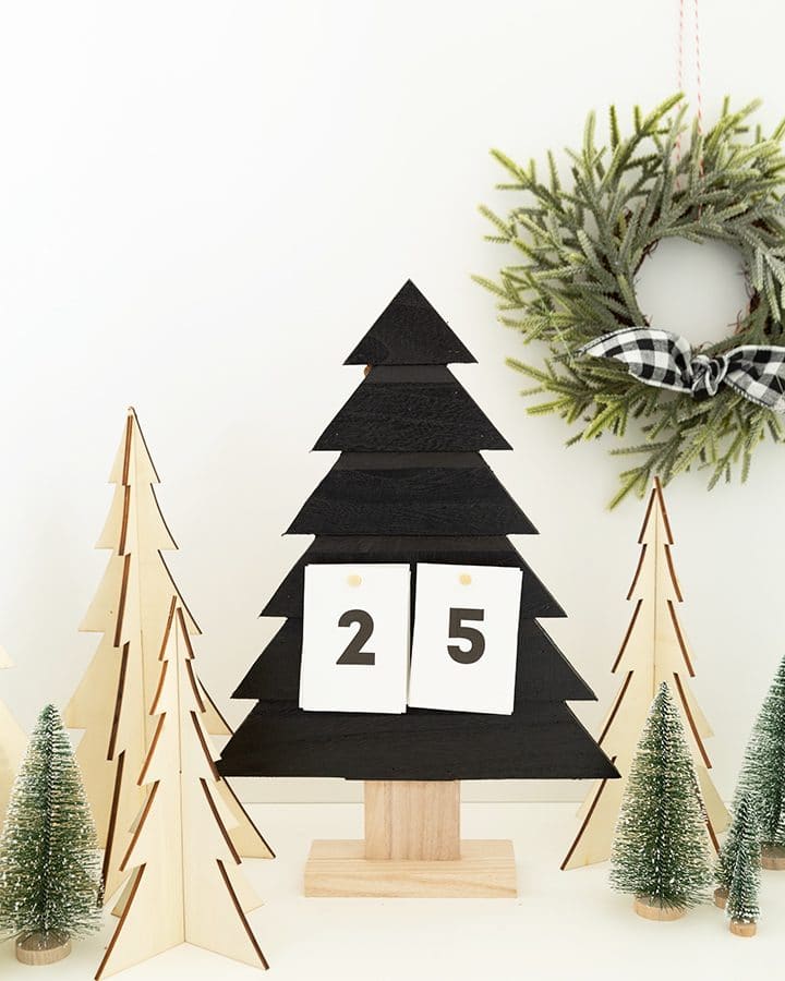 DIY Christmas Countdown Wood Tree #christmascraft #DIY #holidayDIY
